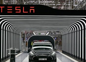 特斯拉預告視頻引猜測 Roadster或大眾市場車型將上市？