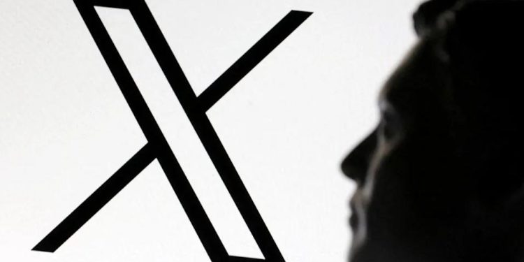 世界首富埃隆·馬斯克與其社群媒體平台X的標誌。(圖片來源:路透社)