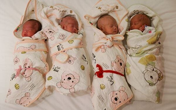 WUHAN, CHINA - JULY 27:  (CHINA OUT) The one month old quadruplets sleep prior to leaving the Tongji Hospital with their mother, Deng Qin, and father, Deng Weijun, to go back home on July 27, 2007 in Wuhan of Hubei Province, China. The quadruplets; three girls and one boy, were delivered by Caesarean section to the 23 year old farmer, Deng Qin, on June 28 after 33 weeks pregnancy. The babies respectively weighed 1.8 kg (3.97 lbs), 1.4 kg (3.09 lbs), 1.7 kg (3.75 lbs) and 1.45 kg (3.2 lbs) at birth.  (Photo by China Photos/Getty Images)