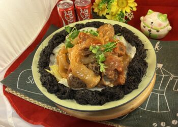 【梁廚美食】黃豆醬炆豬腳筋豬手冬菇 / 苦瓜凤梨排骨汤